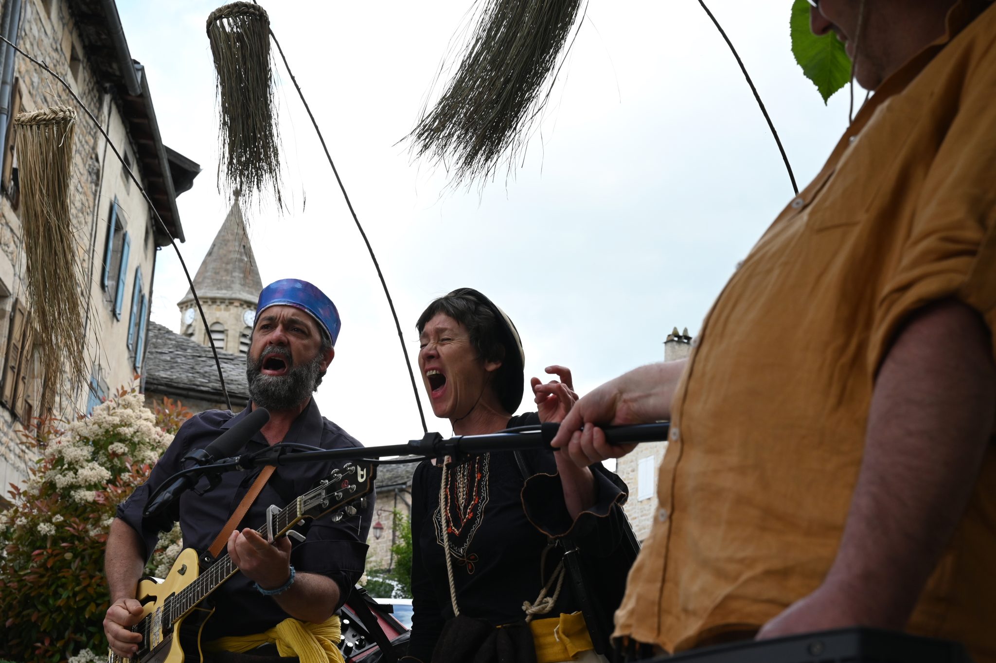 Déambulation Rêves, Gautier Lajoinie, Fenja Abraham, Pierre Marcon au micro, photo Cécilia Grand