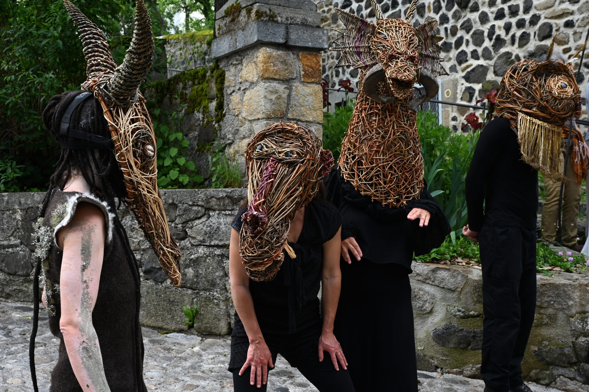 le monde du mage, masques et costumes les brindilleuses, photo Cécilia Grand